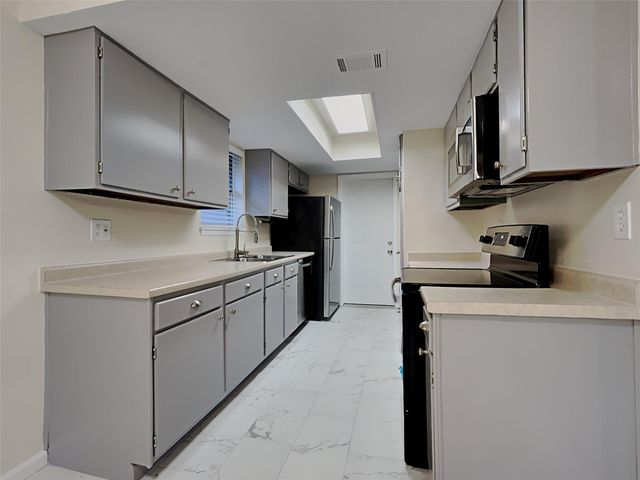 16418 Forest Bend Avenue, Friendswood, TX 77546