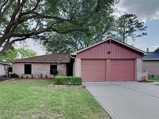 16418 Forest Bend Avenue, Friendswood, TX 77546