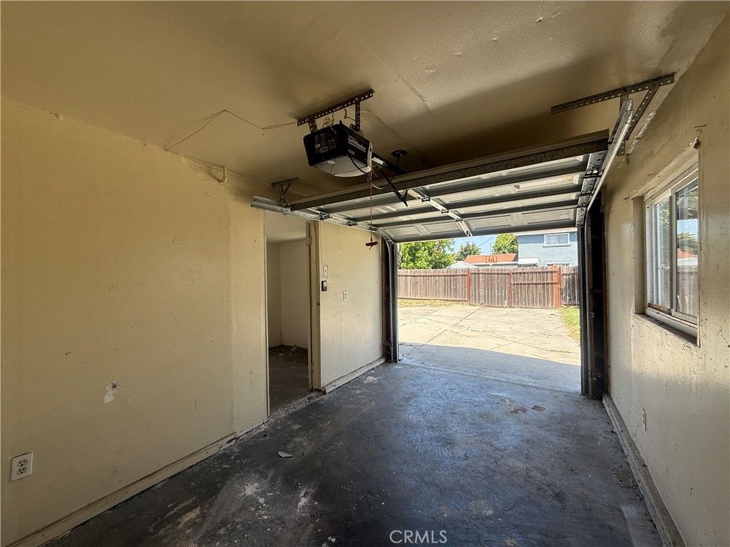Image 11 of property listing at 311 E Cummings, Long Beach, CA 90805