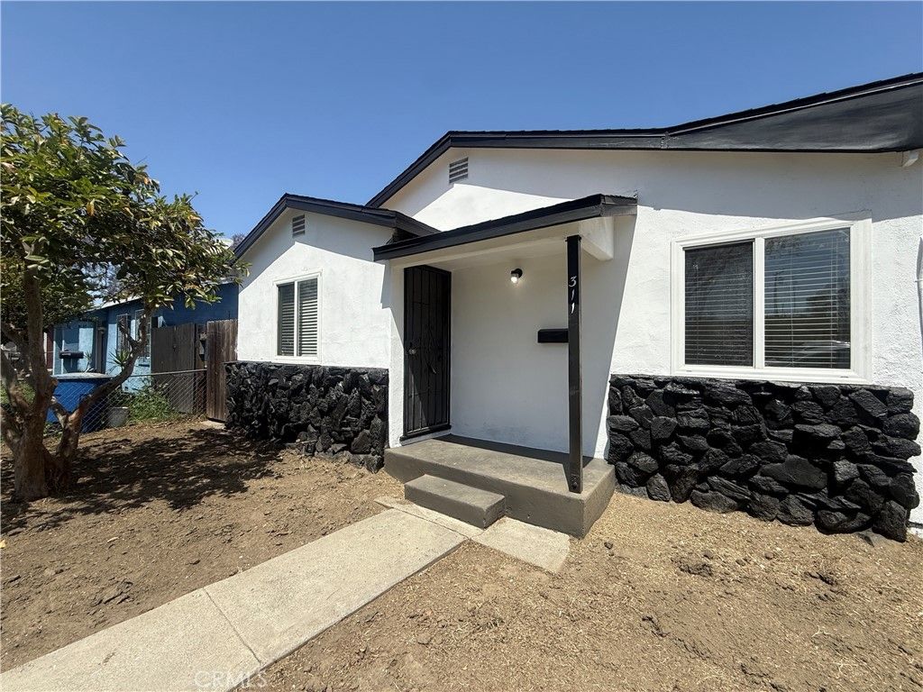 Image 12 of property listing at 311 E Cummings, Long Beach, CA 90805