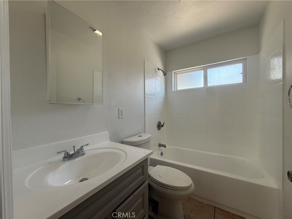 Image 4 of property listing at 311 E Cummings, Long Beach, CA 90805