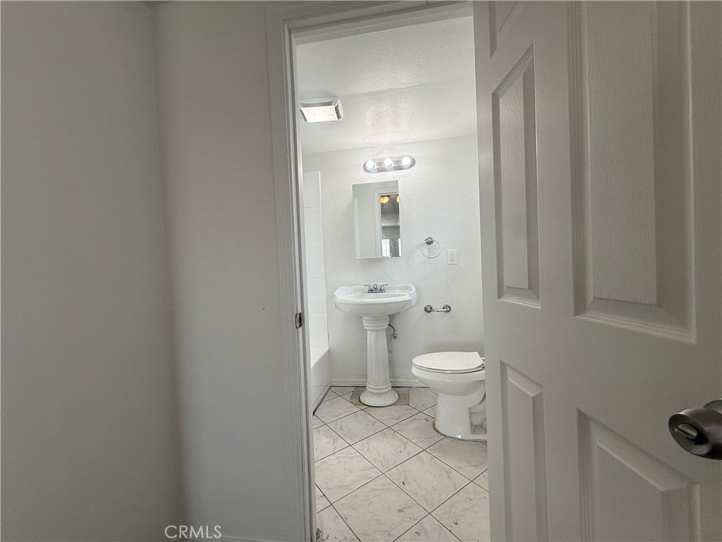 Image 7 of property listing at 311 E Cummings, Long Beach, CA 90805