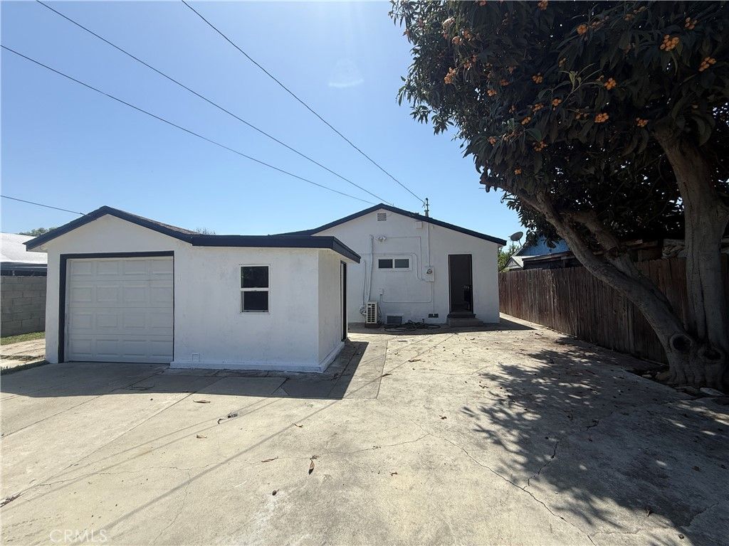 Image 9 of property listing at 311 E Cummings, Long Beach, CA 90805