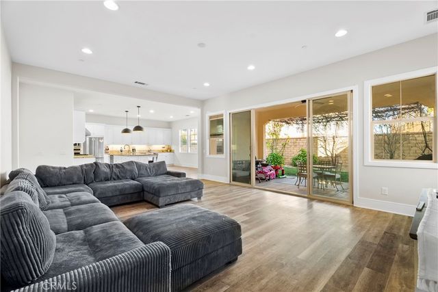 27606 Skylark Lane, Saugus, CA 91350