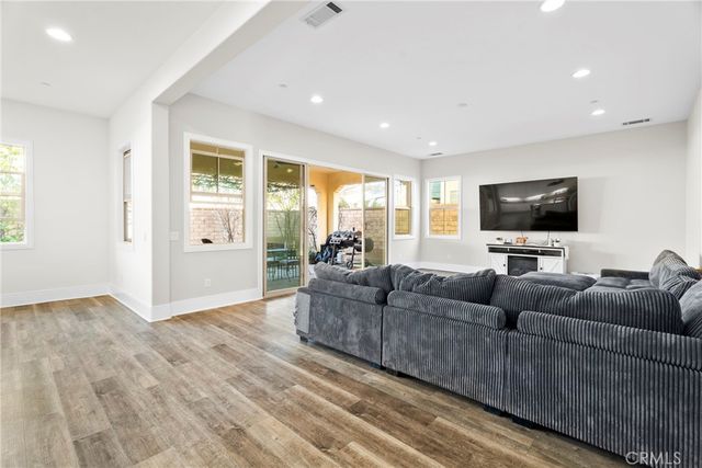 27606 Skylark Lane, Saugus, CA 91350