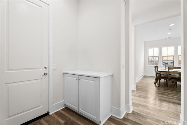 27606 Skylark Lane, Saugus, CA 91350