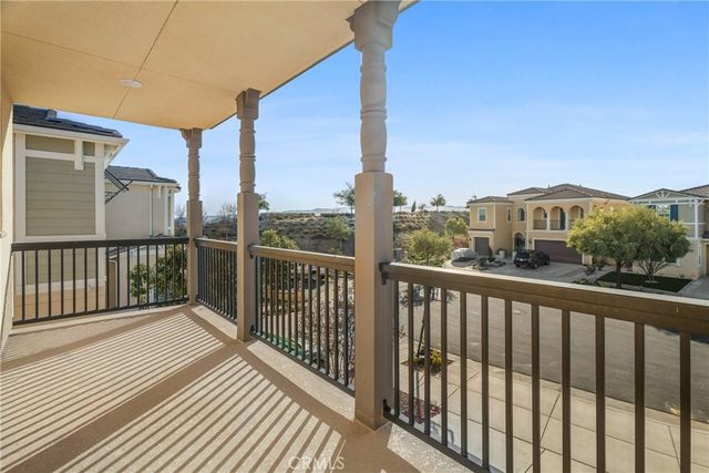 27606 Skylark Lane, Saugus, CA 91350