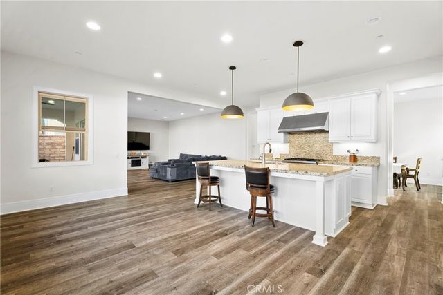 27606 Skylark Lane, Saugus, CA 91350