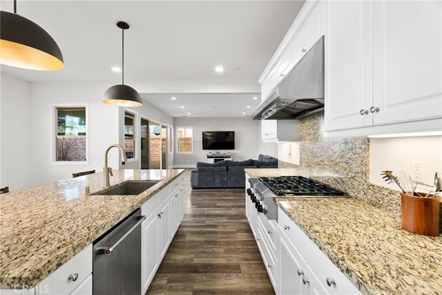 27606 Skylark Lane, Saugus, CA 91350