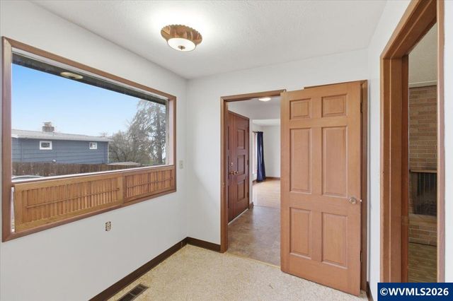 1320 Arrow St NW, Salem, OR 97304