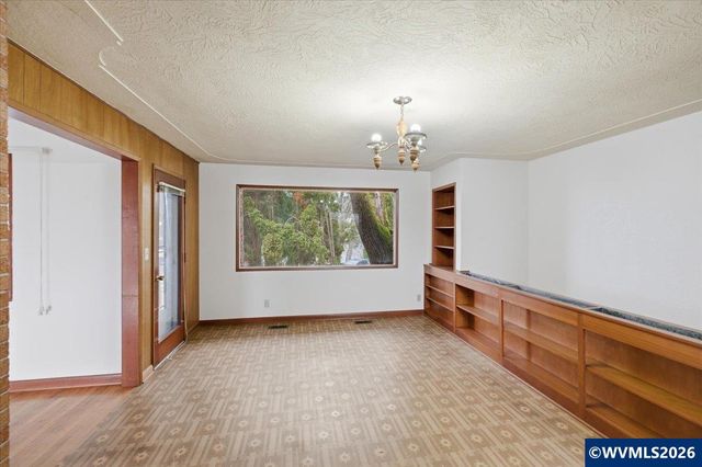 1320 Arrow St NW, Salem, OR 97304