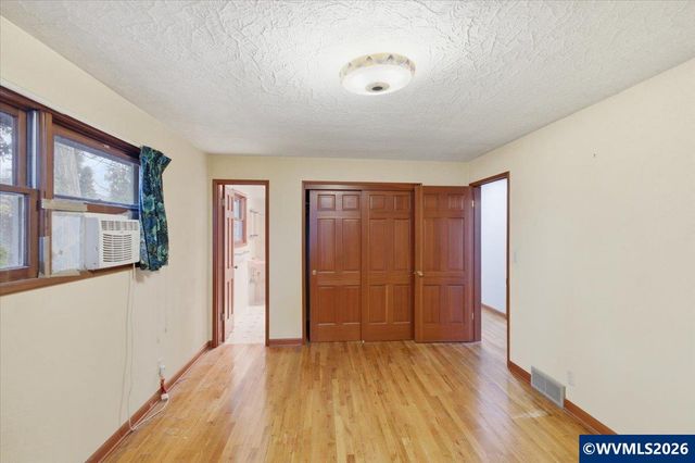 1320 Arrow St NW, Salem, OR 97304