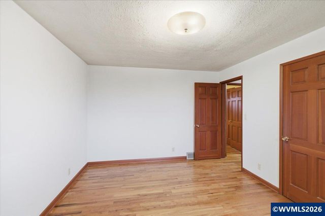 1320 Arrow St NW, Salem, OR 97304