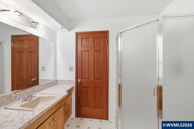 1320 Arrow St NW, Salem, OR 97304