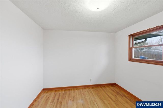 1320 Arrow St NW, Salem, OR 97304