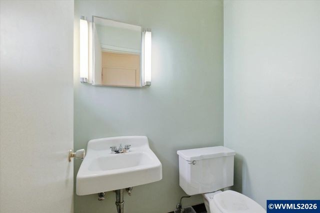 1320 Arrow St NW, Salem, OR 97304