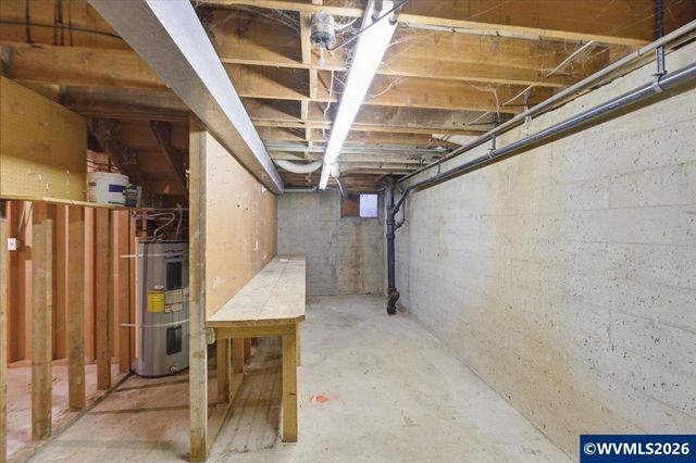 1320 Arrow St NW, Salem, OR 97304