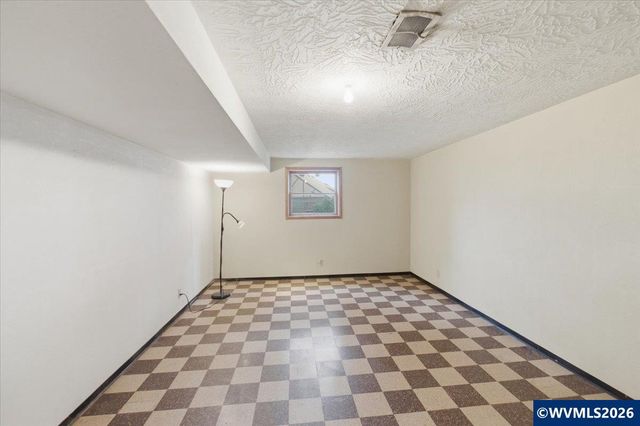 1320 Arrow St NW, Salem, OR 97304