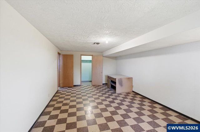 1320 Arrow St NW, Salem, OR 97304