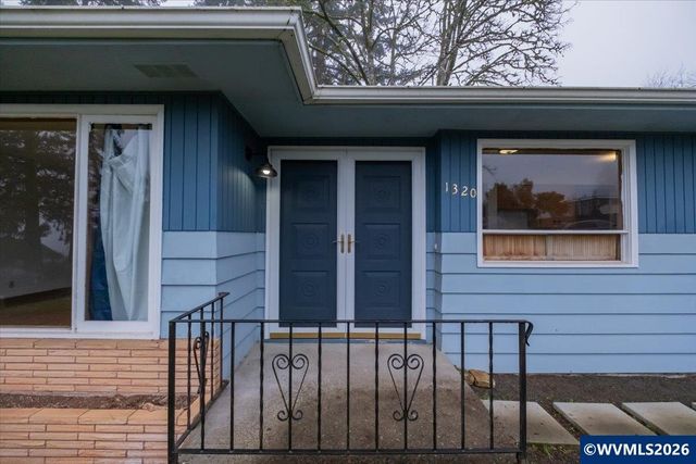 1320 Arrow St NW, Salem, OR 97304