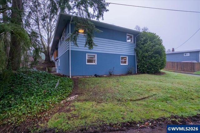 1320 Arrow St NW, Salem, OR 97304
