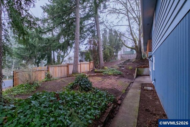 1320 Arrow St NW, Salem, OR 97304