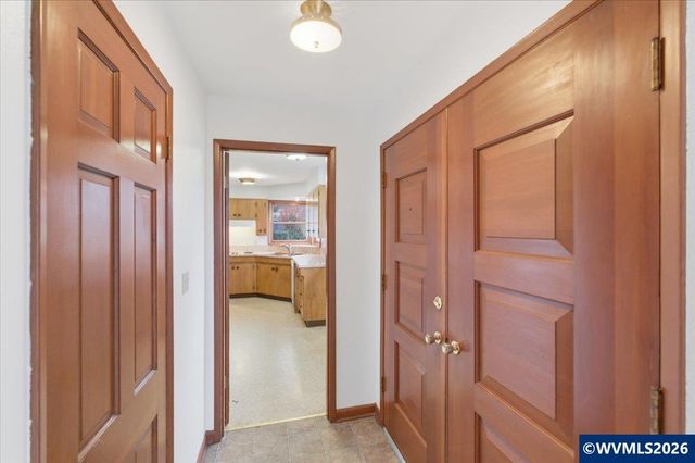 1320 Arrow St NW, Salem, OR 97304