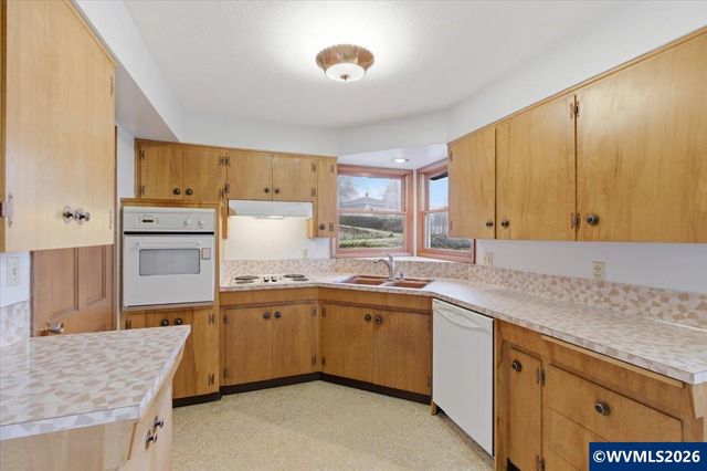 1320 Arrow St NW, Salem, OR 97304