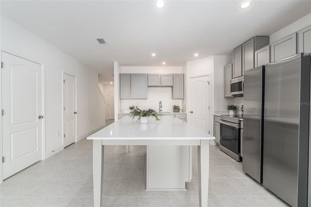 32129 POND APPLE BEND, San Antonio, FL 33576