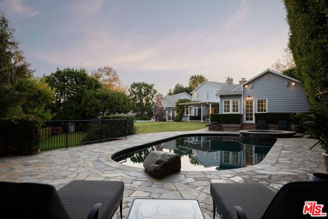 196 Granville Avenue, Los Angeles, CA 90049