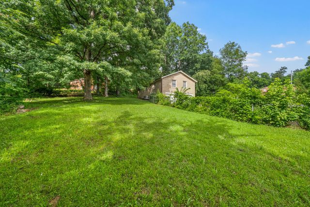 209 Downer Dr, Clarksville, TN 37042