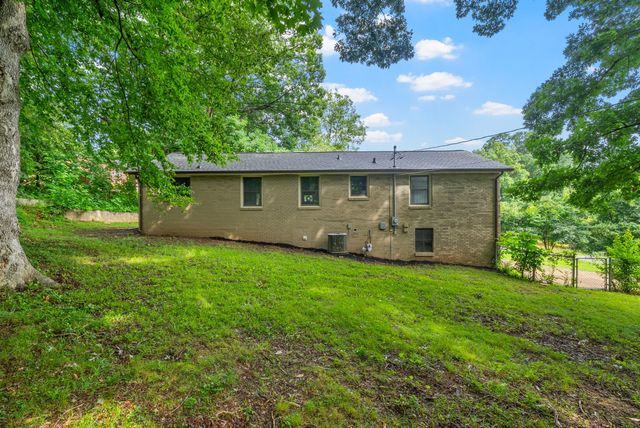 209 Downer Dr, Clarksville, TN 37042