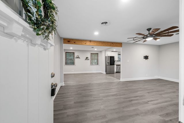 209 Downer Dr, Clarksville, TN 37042