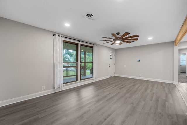 209 Downer Dr, Clarksville, TN 37042