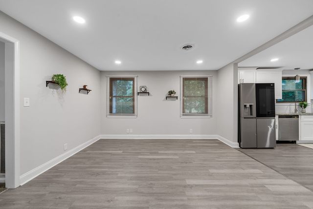 209 Downer Dr, Clarksville, TN 37042
