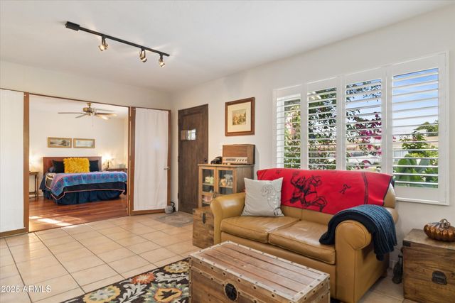 1929 E CLARENDON Avenue, Phoenix, AZ 85016