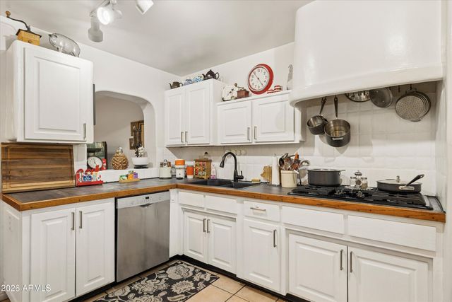 1929 E CLARENDON Avenue, Phoenix, AZ 85016
