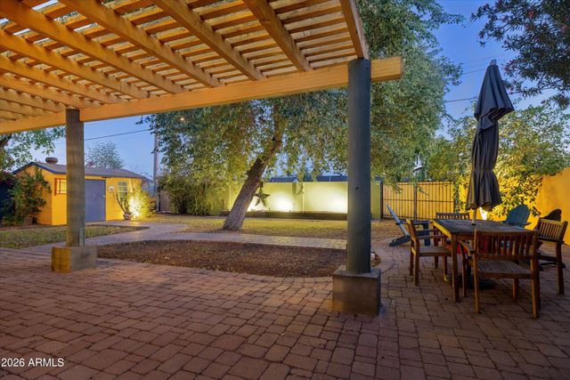 1929 E CLARENDON Avenue, Phoenix, AZ 85016