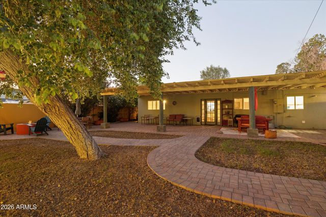 1929 E CLARENDON Avenue, Phoenix, AZ 85016