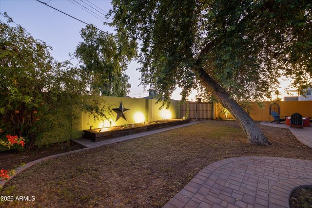 1929 E CLARENDON Avenue, Phoenix, AZ 85016