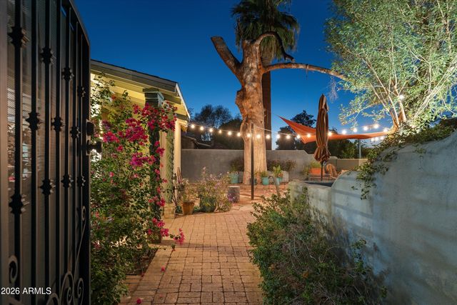 1929 E CLARENDON Avenue, Phoenix, AZ 85016