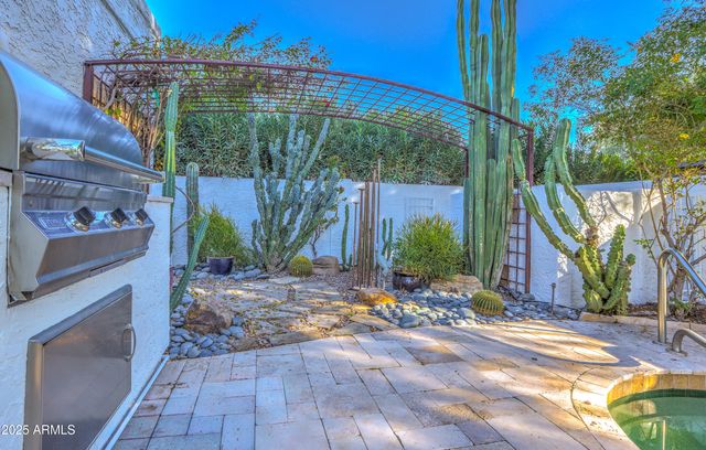 7337 E ECHO Lane, Scottsdale, AZ 85258