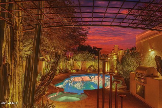 7337 E ECHO Lane, Scottsdale, AZ 85258