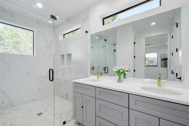 1202 Perez ST A, Austin, TX 78721