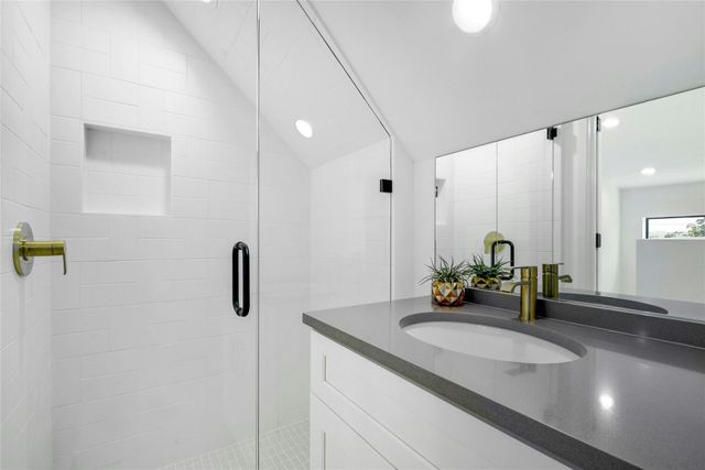 1202 Perez ST A, Austin, TX 78721