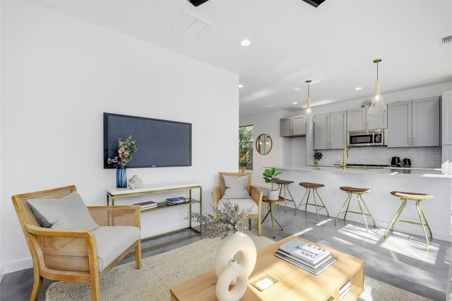 1202 Perez ST A, Austin, TX 78721