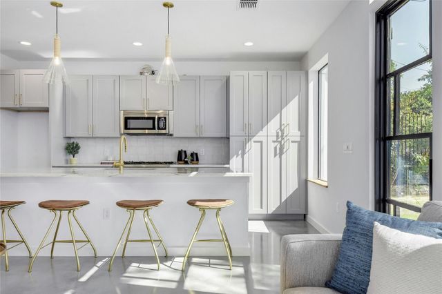 1202 Perez ST A, Austin, TX 78721