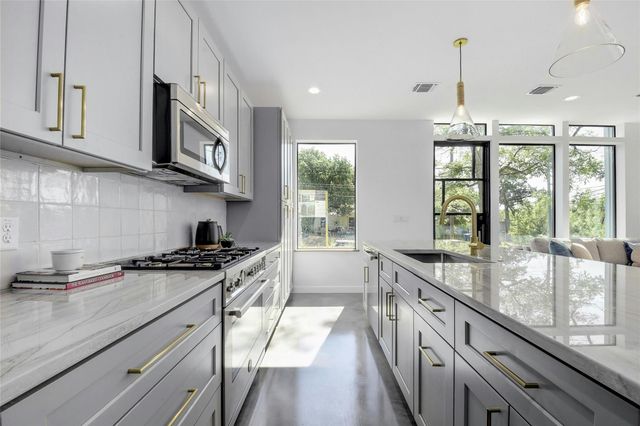 1202 Perez ST A, Austin, TX 78721