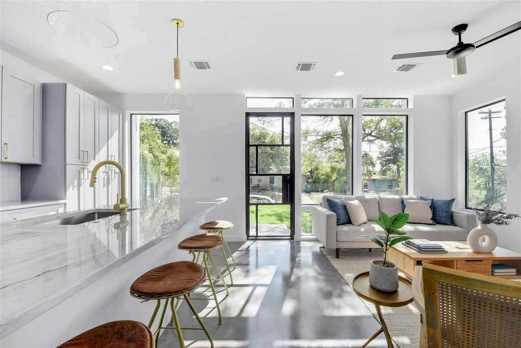 1202 Perez ST A, Austin, TX 78721