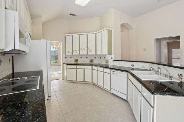 469 Crestview Point Drive, Lewisville, TX 75067